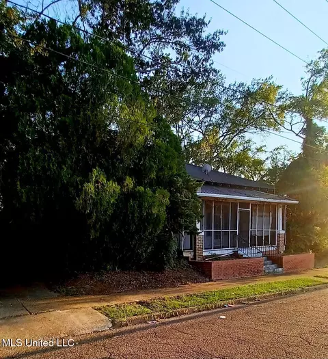 108 E North St, Canton, MS 39046 photo 2