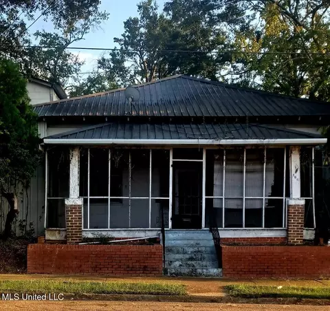 108 E North St, Canton, MS 39046