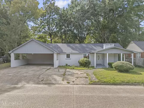 959 S Line St, Grenada, MS 38901