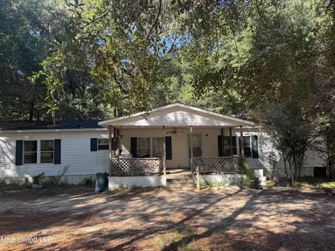 170 Oakhaven Dr, Lucedale, MS 39452