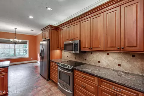 Kitchen - 103 Copperridge Dr, Brandon, MS 39042 photo 3 of 7