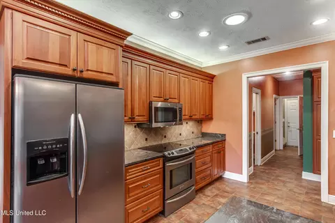Kitchen - 103 Copperridge Dr, Brandon, MS 39042 photo 7 of 7