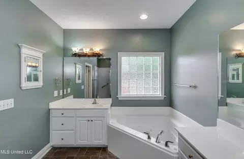 Bath - 103 Copperridge Dr, Brandon, MS 39042 photo 3 of 8