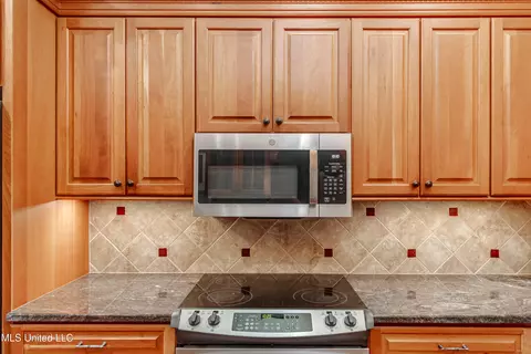 Kitchen - 103 Copperridge Dr, Brandon, MS 39042 photo 6 of 7