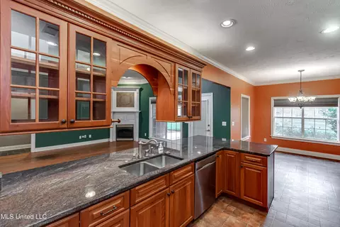 Kitchen - 103 Copperridge Dr, Brandon, MS 39042 photo 4 of 7