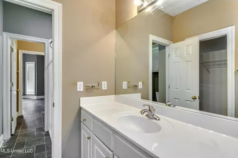 Bath - 103 Copperridge Dr, Brandon, MS 39042 photo 5 of 8