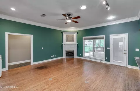Living - 103 Copperridge Dr, Brandon, MS 39042 photo 2 of 7
