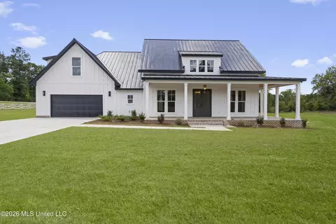 4180 Longleaf Pl, Saucier, MS 39574