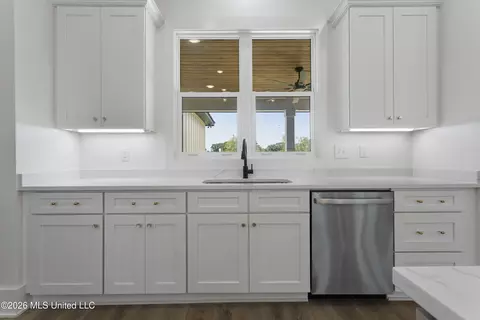 Kitchen - 4180 Longleaf Pl, Saucier, MS 39574 photo 4 of 5
