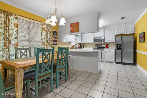 Dining - 3003 Stonehendge Dr, Brandon, MS 39042 photo 1 of 2