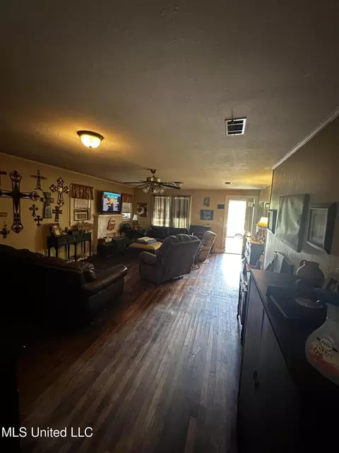 320 NE 2nd Ave, Magee, MS 39111 photo 4