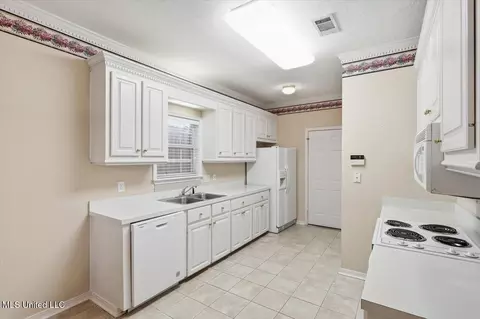 123 Chestnut Dr, Brandon, MS 39047 photo 9