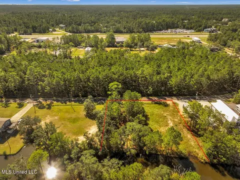 5082 2nd Ave, Bay Saint Louis, MS 39520