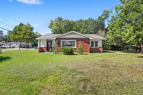 730 Dunbar Ave, Bay Saint Louis, MS 39520