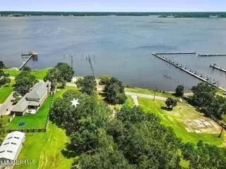 221 Bayview Ave, Biloxi, MS 39530
