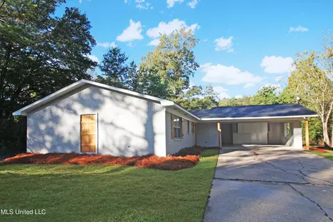 703 Lindale Dr, Clinton, MS 39056