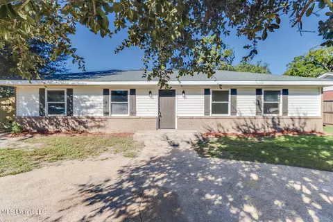 1114 Leigh St, Long Beach, MS 39560