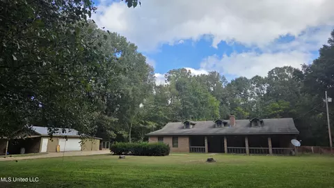 2068 Anderson Rd, Edwards, MS 39066
