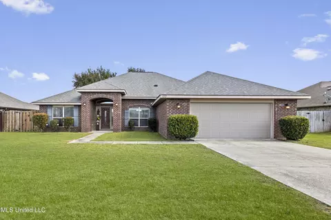 122 Gannet Ln, Ocean Springs, MS 39564