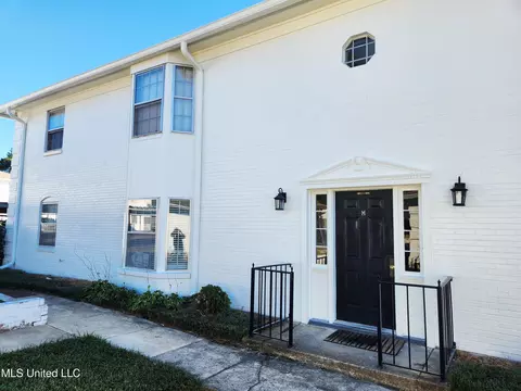 5025 Wayneland Dr #M1, Jackson, MS 39211