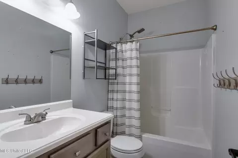 Bath - 950 S Malone Rd, Hernando, MS 38632 photo 5 of 5