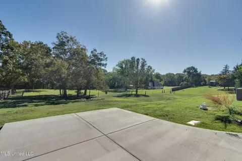 Exterior - 950 S Malone Rd, Hernando, MS 38632 photo 5 of 11