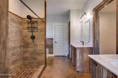Bath - 950 S Malone Rd, Hernando, MS 38632 photo 2 of 5