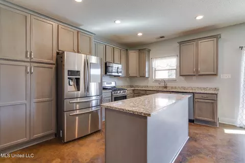 Kitchen - 950 S Malone Rd, Hernando, MS 38632 photo 1 of 3