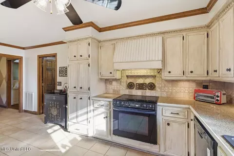 Kitchen - 43 Sunline Ct, Brandon, MS 39042 photo 3 of 3