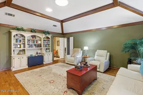 Living - 43 Sunline Ct, Brandon, MS 39042 photo 1 of 1