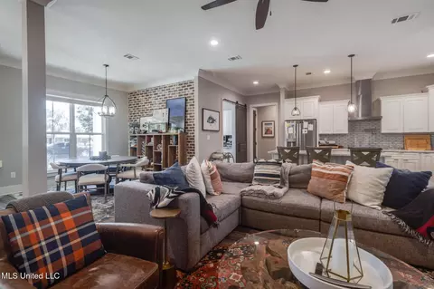 Living - 111 Driftwood Dr, Long Beach, MS 39560 photo 1 of 1