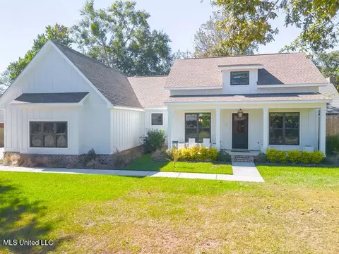 111 Driftwood Dr, Long Beach, MS 39560