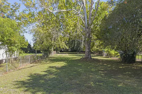 228 Crawford St, Biloxi, MS 39530