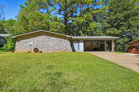 2372 Upper Dr, Pearl, MS 39208