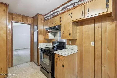 Kitchen - 2372 Upper Dr, Pearl, MS 39208 photo 2 of 3