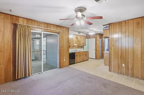 Living - 2372 Upper Dr, Pearl, MS 39208 photo 2 of 4