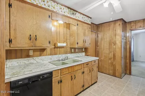 Kitchen - 2372 Upper Dr, Pearl, MS 39208 photo 3 of 3