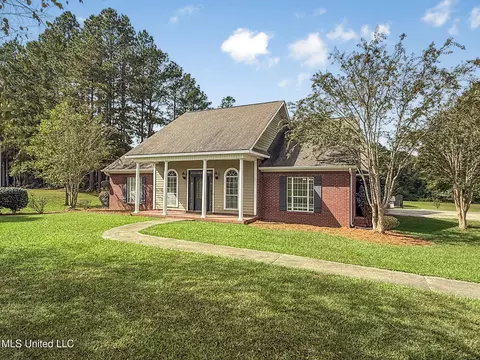 Exterior - 1122 Lakeview Dr, Summit, MS 39666 photo 2 of 21
