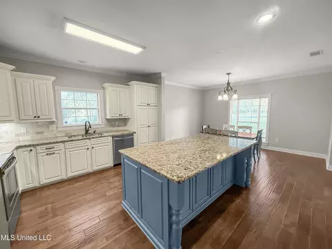 Kitchen - 1122 Lakeview Dr, Summit, MS 39666 photo 7 of 7