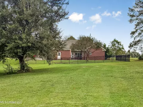 Exterior - 1122 Lakeview Dr, Summit, MS 39666 photo 9 of 21