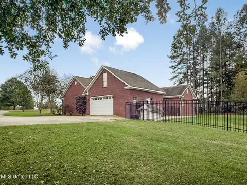Exterior - 1122 Lakeview Dr, Summit, MS 39666 photo 11 of 21