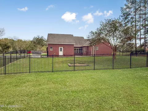Exterior - 1122 Lakeview Dr, Summit, MS 39666 photo 3 of 21