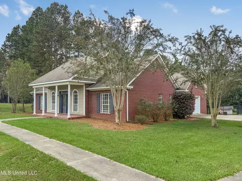 Exterior - 1122 Lakeview Dr, Summit, MS 39666 photo 6 of 21