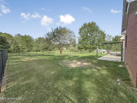 Exterior - 1122 Lakeview Dr, Summit, MS 39666 photo 13 of 21