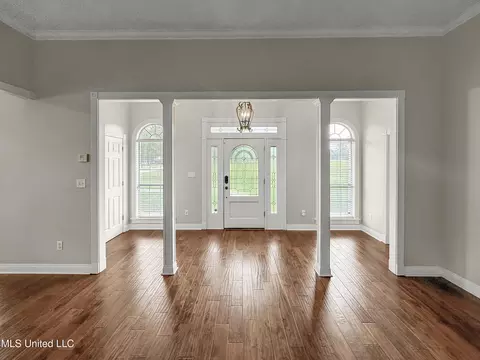 Entry Way - 1122 Lakeview Dr, Summit, MS 39666 photo 3 of 4