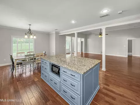 Kitchen - 1122 Lakeview Dr, Summit, MS 39666 photo 1 of 7