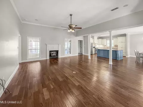 Living - 1122 Lakeview Dr, Summit, MS 39666 photo 6 of 7