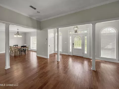 Entry Way - 1122 Lakeview Dr, Summit, MS 39666 photo 1 of 4