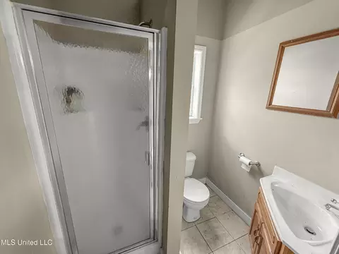Bath - 1122 Lakeview Dr, Summit, MS 39666 photo 7 of 7