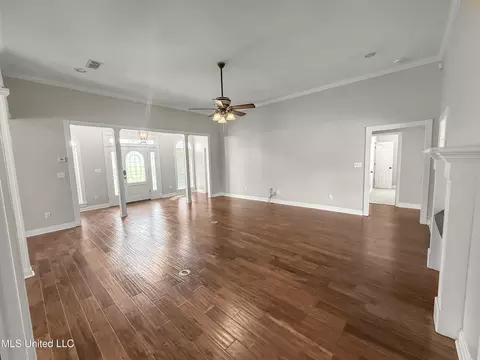 Living - 1122 Lakeview Dr, Summit, MS 39666 photo 5 of 7